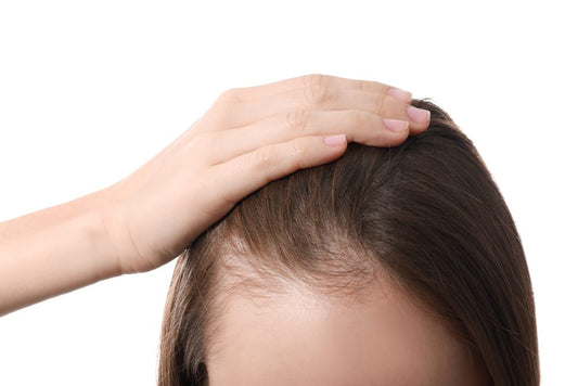 Feine und dünne Haare brauchen mehr Pflege – das ist der Grund
