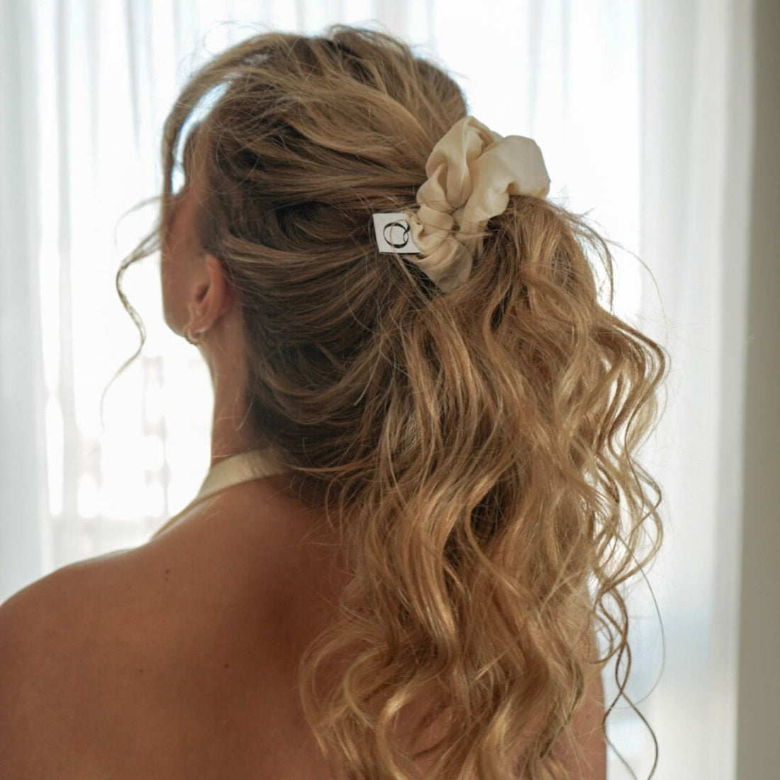 Bonnet oder Kissenbezug: Was schützt Haare nachts wirklich besser?