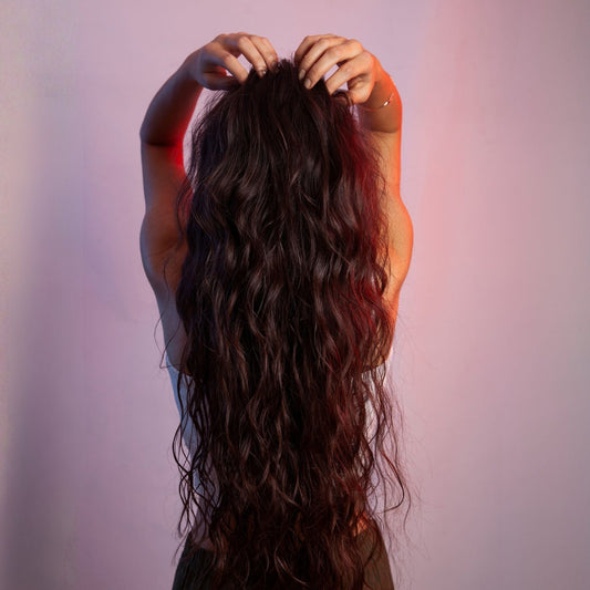 Lange & wellige Haare: Warum sie besonders anfällig für Schäden sind