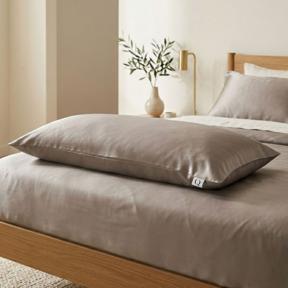 Pillowcase aus veganer Seide: Warum es in jeden Reisekoffer gehört