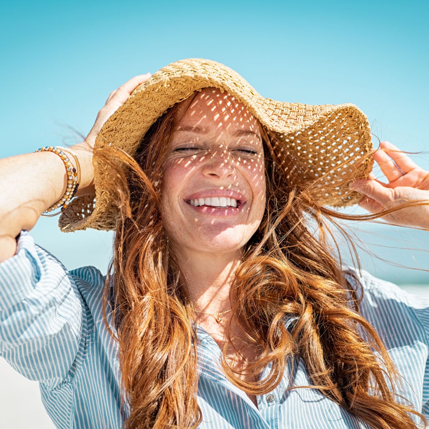 Schütze deine Haare im Sommer
